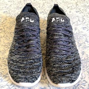 Women’s APL TechLoom Wave running shoe